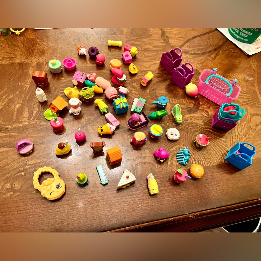 Shopkins Bundle 57 characters and 7 bags!